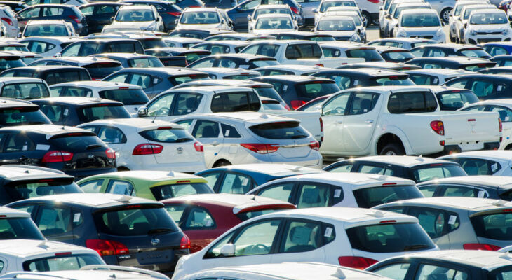 В Федерации автовладельцев рассказали, как сэкономить при покупке автомобиля в России